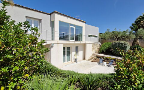 Villa Virginia: Woongebied, Struik, Huis, Landgoed, Balkon, Tuin, Villa, Landscaping, Herenhuis, Hacienda