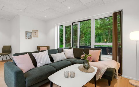 Hortense - 900M from the Sea: Dak, Huis, Huis, Verblijf, Deur, Siding, Landgoed, Gazon, Werf, Veranda