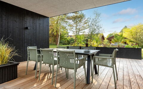 Hortense - 900M from the Sea: Dak, Huis, Huis, Verblijf, Deur, Siding, Landgoed, Gazon, Werf, Veranda