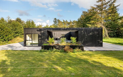 Hortense - 900M from the Sea: Dak, Huis, Huis, Verblijf, Deur, Siding, Landgoed, Gazon, Werf, Veranda