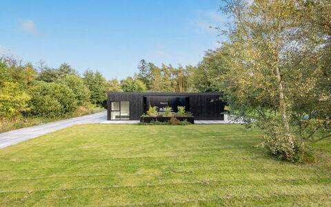 Hortense - 900M from the Sea: Dak, Huis, Huis, Verblijf, Deur, Siding, Landgoed, Gazon, Werf, Veranda