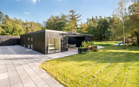 Hortense - 900M from the Sea: Dak, Huis, Huis, Verblijf, Deur, Siding, Landgoed, Gazon, Werf, Veranda