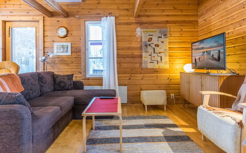 Karinkunnas: Zwembad, Bergketen, Eco Hotel, Toevlucht, Landgoed, Vallei, Villa, Landscaping, Badplaats, Backyard