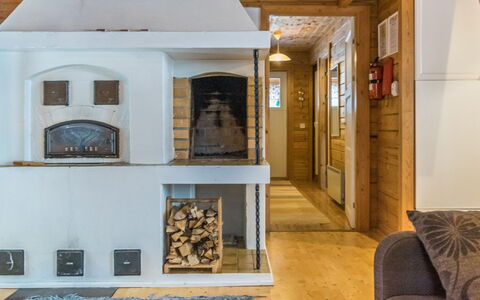 Karinkunnas: Zwembad, Bergketen, Eco Hotel, Toevlucht, Landgoed, Vallei, Villa, Landscaping, Badplaats, Backyard