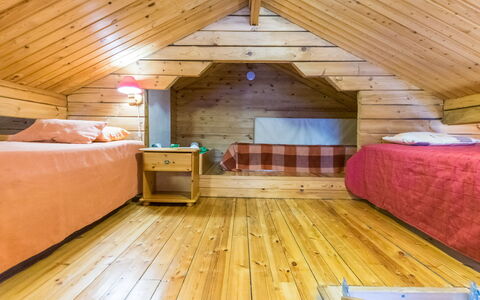 Karinkunnas: Zwembad, Bergketen, Eco Hotel, Toevlucht, Landgoed, Vallei, Villa, Landscaping, Badplaats, Backyard