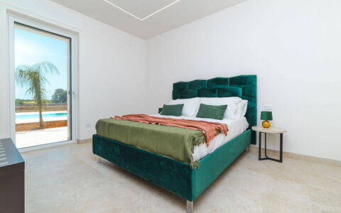 Villa Donnosanto a 5 Minuti Da Spiaggia. Ostuni 10: Bed, Slaapkamer, Hout, Interieur Ontwerp, Flooring, Verdieping, Meubilair, Laken, Bedding, Kamer