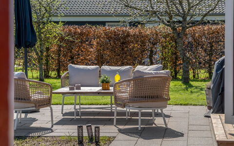 Ruse - from the Sea: Hout, Huis, Veranda, Dek, Hardwood, Dak, Beits, Houten Vloer, Eco Hotel