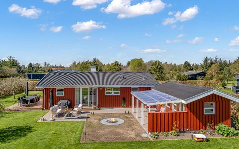 Ruse - from the Sea: Hout, Huis, Veranda, Dek, Hardwood, Dak, Beits, Houten Vloer, Eco Hotel