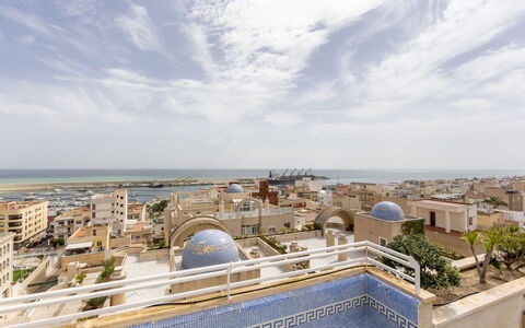 Infinite Viewpoint: Zee, Toevlucht, Zwembad, Hotel, Balkon, Badplaats, Badplaats, Villa, Strand, Leuning