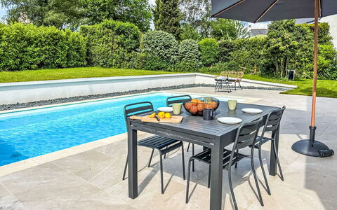 La Tour Bourgerel avec Piscine: Meubilair, Buitenmeubels, Buitentafel, Stoel, Keuken En Eettafel, Patio, Tuin, Zwembad, Schaduw, Eco Hotel