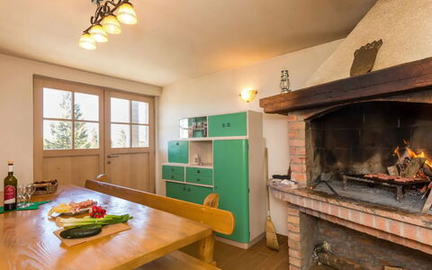 Lea: Hout, Plafond, Interieur Ontwerp, Meubilair, Kamer, Beits, Lichte Inrichting, Stoel, Cabinetry, Keuken