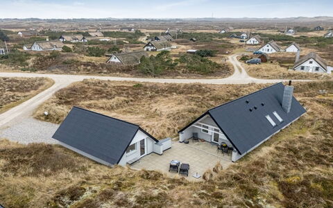 Jelisaveta - 500M from the Sea: Meubilair, Interieur Ontwerp, Flooring, Verdieping, Plafond, Kamer, Stoel, Tafel, Appartement, Keuken En Eettafel