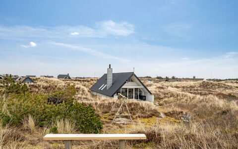 Jelisaveta - 500M from the Sea: Meubilair, Interieur Ontwerp, Flooring, Verdieping, Plafond, Kamer, Stoel, Tafel, Appartement, Keuken En Eettafel