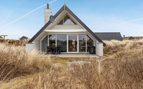 Jelisaveta - 500M from the Sea: Meubilair, Interieur Ontwerp, Flooring, Verdieping, Plafond, Kamer, Stoel, Tafel, Appartement, Keuken En Eettafel