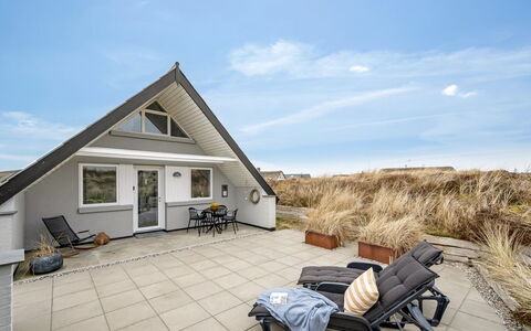 Jelisaveta - 500M from the Sea: Meubilair, Interieur Ontwerp, Flooring, Verdieping, Plafond, Kamer, Stoel, Tafel, Appartement, Keuken En Eettafel