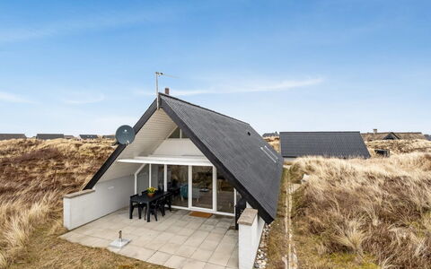Jelisaveta - 500M from the Sea: Meubilair, Interieur Ontwerp, Flooring, Verdieping, Plafond, Kamer, Stoel, Tafel, Appartement, Keuken En Eettafel