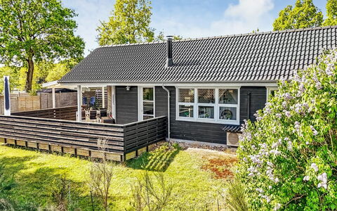 Terttu - 250M from the Sea: Hout, Huis, Veranda, Dek, Hardwood, Dak, Beits, Houten Vloer, Eco Hotel
