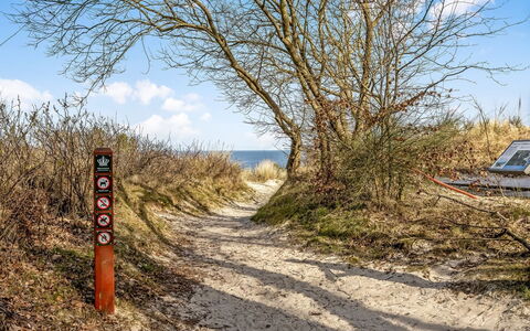 Terttu - 250M from the Sea: Hout, Huis, Veranda, Dek, Hardwood, Dak, Beits, Houten Vloer, Eco Hotel
