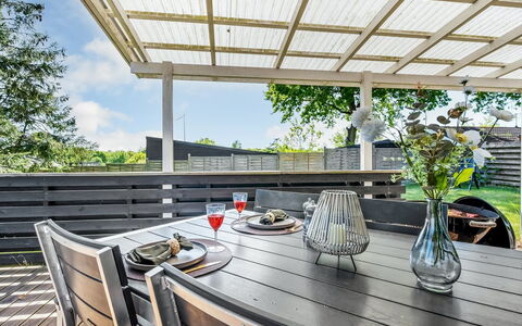 Terttu - 250M from the Sea: Hout, Huis, Veranda, Dek, Hardwood, Dak, Beits, Houten Vloer, Eco Hotel