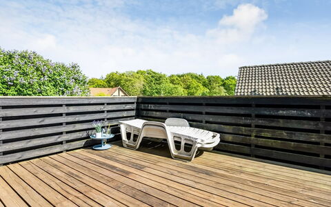 Terttu - 250M from the Sea: Hout, Huis, Veranda, Dek, Hardwood, Dak, Beits, Houten Vloer, Eco Hotel