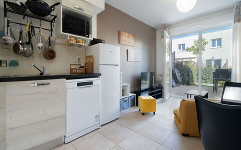 La Dune: Meubilair, Interieur Ontwerp, Flooring, Verdieping, Keuken, Kamer, Major Appliance, Cabinetry, Plafond, Verlichting