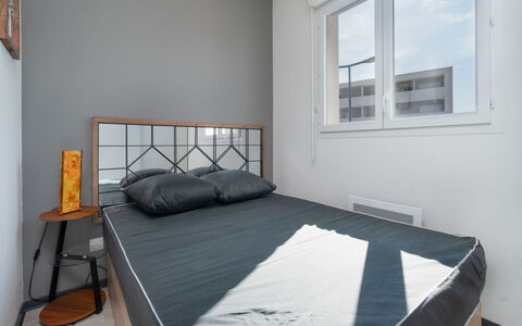 La Dune: Slaapkamer, Verdieping, Interieur Ontwerp, Flooring, Bed, Meubilair, Bedding, Laken, Kamer, Verlichting