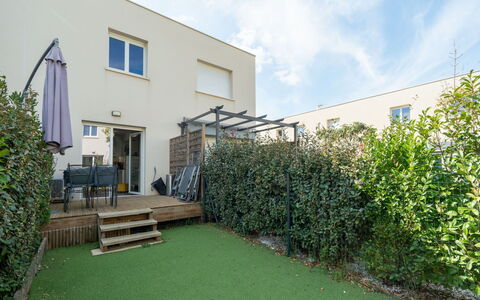 La Dune: Struik, Tuin, Woongebied, Groundcover, Backyard, Landscaping, Binnenplaats, Schaduw, Gazon