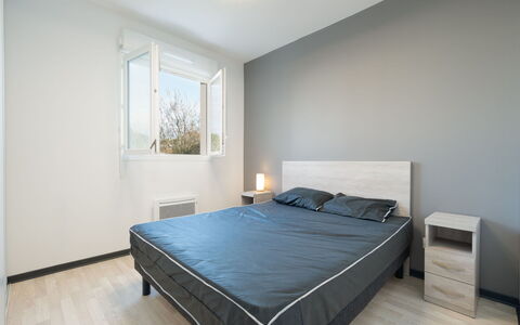 La Dune: Bed, Slaapkamer, Meubilair, Interieur Ontwerp, Bedding, Laken, Muur, Flooring, Verdieping, Kamer