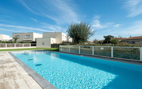 La Dune: Blauw, Zwembad, Toevlucht, Samengesteld Materiaal, Waterpartij, Schaduw, Landscaping, Tuin, Landgoed, Eco Hotel