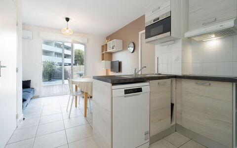 La Dune: Countertop, Interieur Ontwerp, Keuken, Flooring, Cabinetry, Verdieping, Meubilair, Major Appliance, Huis, Wastafel
