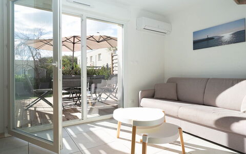 La Dune: Meubilair, Flooring, Verdieping, Interieur Ontwerp, Appartement, Stoel, Balkon, Schaduw, Woonkamer