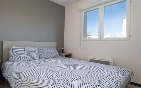 La Dune: Bed, Bedding, Slaapkamer, Interieur Ontwerp, Laken, Muur, Meubilair, Verdieping, Flooring, Hout