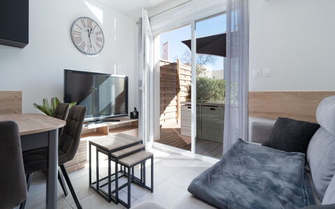 La Dune: Meubilair, Hout, Interieur Ontwerp, Flooring, Verdieping, Huis, Appartement, Plafond, Stoel, Woonkamer