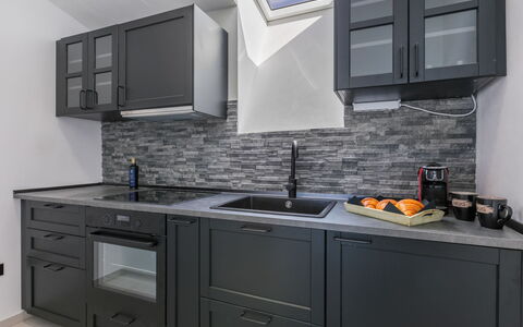 Mapo: Meubilair, Hout, Interieur Ontwerp, Flooring, Keuken, Cabinetry, Verdieping, Kamer, Major Appliance, Kast