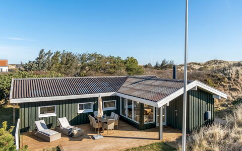 Gundborg - 200M from the Sea: Hout, Huis, Veranda, Dek, Hardwood, Dak, Beits, Houten Vloer, Eco Hotel