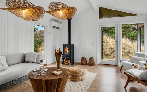 Gundborg - 200M from the Sea: Hout, Huis, Veranda, Dek, Hardwood, Dak, Beits, Houten Vloer, Eco Hotel