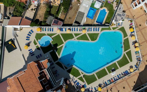 Villa Magna: Lucht, Blauw, Dag, Horizon, Kust, Tropen, Badplaats