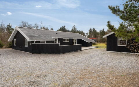 Onni - 2.3Km from the Sea: Hout, Huis, Veranda, Dek, Hardwood, Dak, Beits, Houten Vloer, Eco Hotel