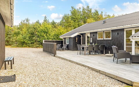 Onni - 2.3Km from the Sea: Hout, Huis, Veranda, Dek, Hardwood, Dak, Beits, Houten Vloer, Eco Hotel