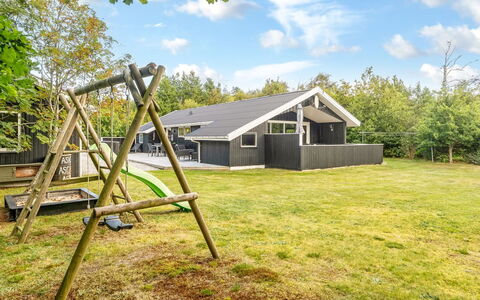 Onni - 2.3Km from the Sea: Hout, Huis, Veranda, Dek, Hardwood, Dak, Beits, Houten Vloer, Eco Hotel