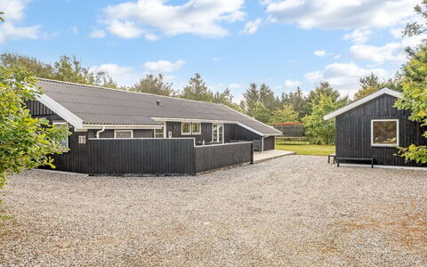 Onni - 2.3Km from the Sea: Hout, Huis, Veranda, Dek, Hardwood, Dak, Beits, Houten Vloer, Eco Hotel