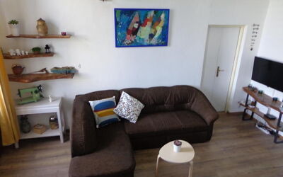 Appartamento Central Sea View Opatija: Meubilair, Interieur Ontwerp, Bankstel, Flooring, Verdieping, Hout, Woonkamer, Kamer, Houten Vloer, Verlichting