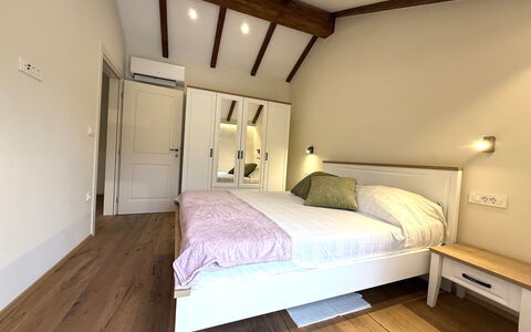 Casa Rossa Ac, Wifi, Prodol - Croazia: Meubilair, Bed, Interieur Ontwerp, Slaapkamer, Flooring, Verdieping, Hout, Plafond, Bedding, Kamer