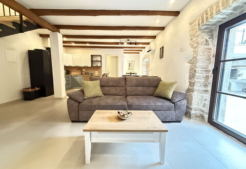 Casa Rossa Ac, Wifi, Prodol - Croazia: Meubilair, Interieur Ontwerp, Flooring, Bankstel, Verdieping, Hout, Kamer, Tafel, Woonkamer, Plafond