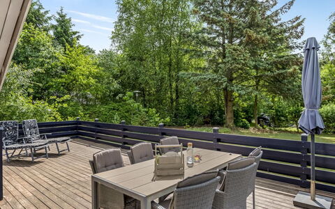 Mila - 30Km from the Sea: Dak, Huis, Huis, Verblijf, Deur, Siding, Dek, Veranda, Plank, Hardwood