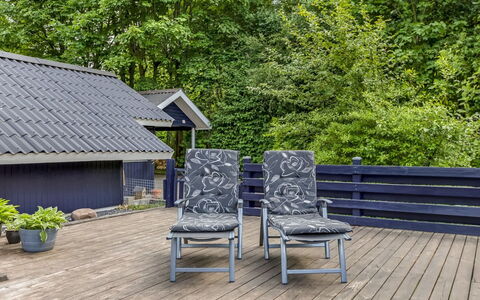 Mila - 30Km from the Sea: Dak, Huis, Huis, Verblijf, Deur, Siding, Dek, Veranda, Plank, Hardwood