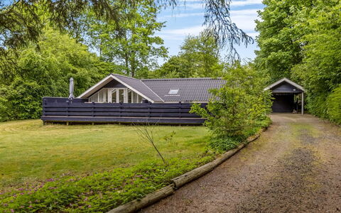 Mila - 30Km from the Sea: Dak, Huis, Huis, Verblijf, Deur, Siding, Dek, Veranda, Plank, Hardwood