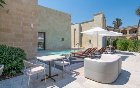 Palazzo Corte Dei Granai: Schaduw, Hacienda, Binnenplaats, Villa, Hotel, Herenhuis, Zwembad