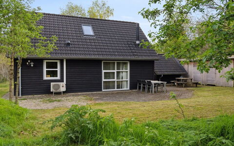 Øgot: Meubilair, Interieur Ontwerp, Flooring, Verdieping, Plafond, Kamer, Stoel, Tafel, Appartement, Keuken En Eettafel