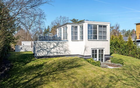 Judit - 10M from the Sea: Struik, Woongebied, Huis, Land Lot, Landgoed, Verblijf, Tuin, Schuifraam, Landscaping, Werf